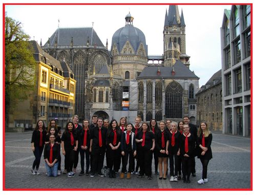 12b Gruppenfoto auf dem Katschhof